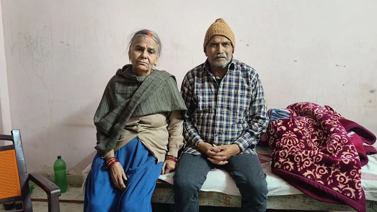 कानपुर में बेटे-बहू ने मां-बाप को बेघर किया, दर-दर की ठोकरें खाईं… फिर ये लोग बने ‘मसीहा’, 7 साल बाद कैसे हुई घर वापसी? कानपुर में बेटे-बहू ने मां-बाप को बेघर किया, दर-दर की ठोकरें खाईं... फिर ये लोग बने 'मसीहा', 7 साल बाद कैसे हुई घर वापसी?