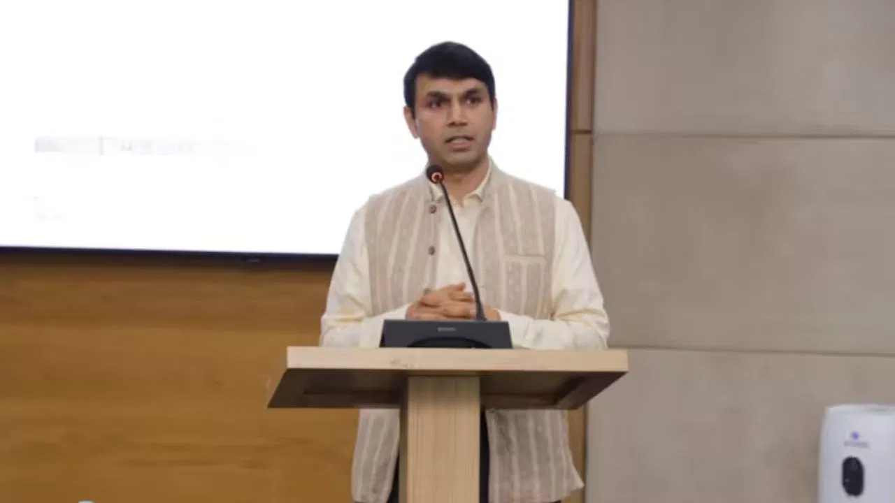 कौन हैं दर्पण जैन? जो करेंगे भारत-अमेरिका ट्रेड डील में देश की अगुवाई कौन हैं दर्पण जैन? जो करेंगे भारत-अमेरिका ट्रेड डील में देश की अगुवाई