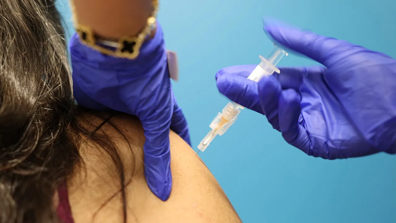 क्या कोविड वैक्सीन पर लगेगी सबसे बड़ी चेतावनी ‘ब्लैक बॉक्स’? FDA की तैयारी से मचा हड़कंप! क्या कोविड वैक्सीन पर लगेगी सबसे बड़ी चेतावनी 'ब्लैक बॉक्स'? FDA की तैयारी से मचा हड़कंप!