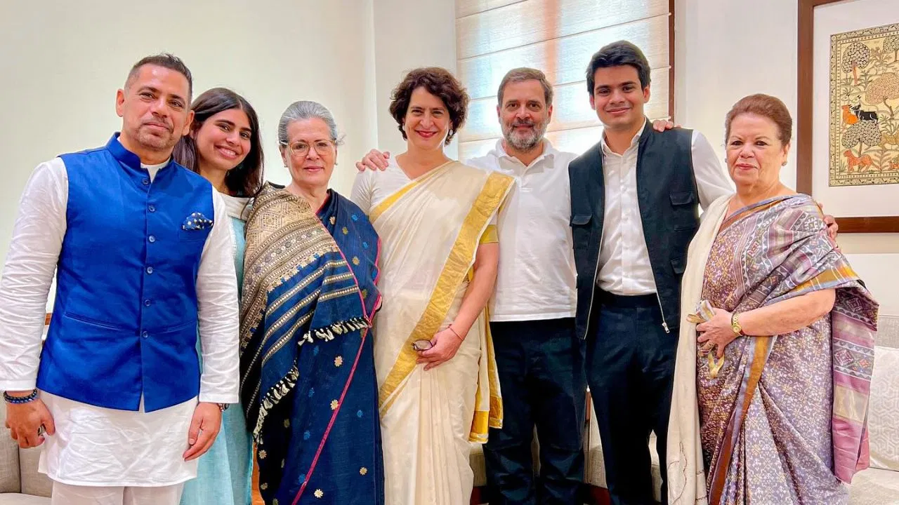 गांधी परिवार जब साथ बैठता है तो क्या बातें होती हैं? प्रियंका वाड्रा के बेटे रेहान ने बताई थी अंदर की बात गांधी परिवार जब साथ बैठता है तो क्या बातें होती हैं? प्रियंका वाड्रा के बेटे रेहान ने बताई थी अंदर की बात