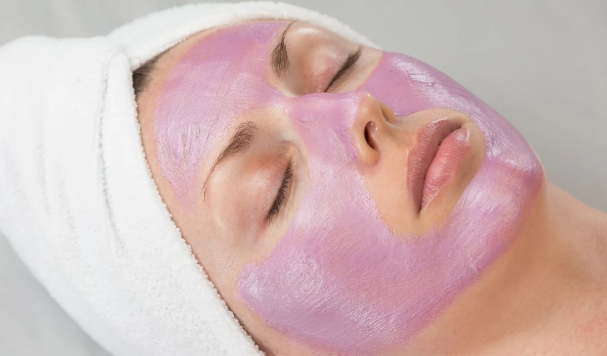 गुलाब की पंखुड़ी और दूध देगा गजब का निखार, जानिए Face Pack बनाने का तरीका गुलाब की पंखुड़ी और दूध देगा गजब का निखार, जानिए Face Pack बनाने का तरीका