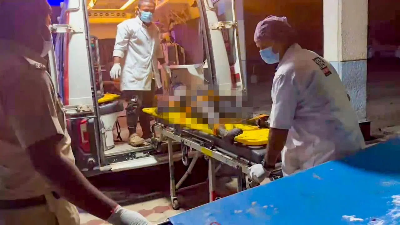 गोवा आग मामले में बड़ी कार्रवाई… नाइट क्लब मालिक को किया गिरफ्तार, कुल 3 पर केस दर्ज गोवा आग मामले में बड़ी कार्रवाई... नाइट क्लब मालिक को किया गिरफ्तार, कुल 3 पर केस दर्ज