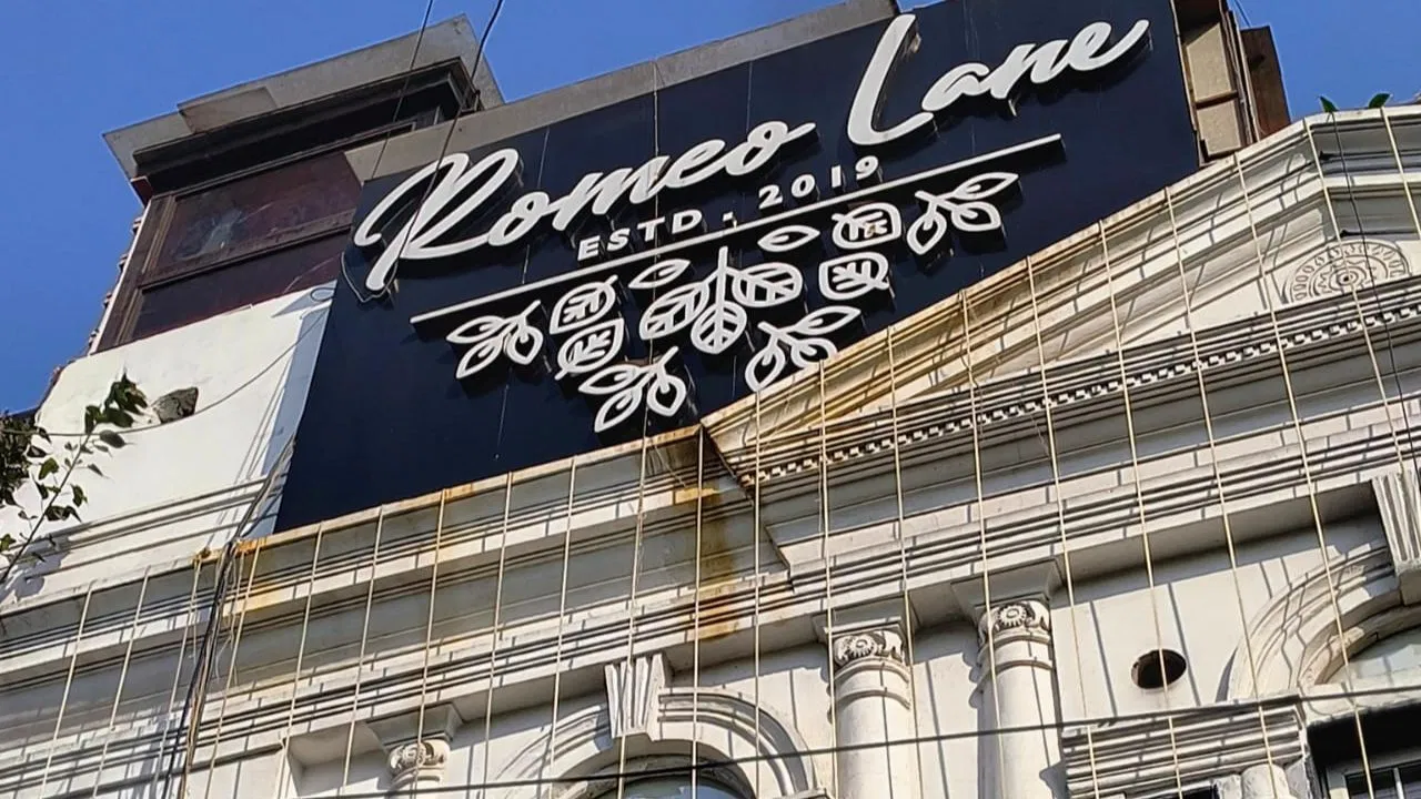 गोवा में 25 लोगों की जान लेने वाली ‘रोमियो लेन’ की दिल्ली में भी ब्रांच, ड्राइवर को मोहरा बनाकर लिए गए थे लाइसेंस! गोवा में 25 लोगों की जान लेने वाली 'रोमियो लेन' की दिल्ली में भी ब्रांच, ड्राइवर को मोहरा बनाकर लिए गए थे लाइसेंस!