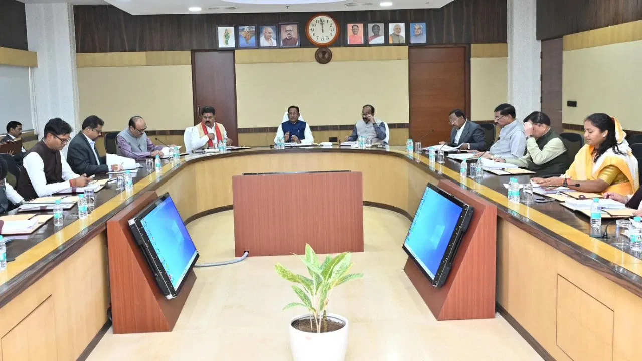 छत्तीसगढ़: 2026 में तेंदूपत्ता खरीद ऋण में शासन की गारंटी…जानें मंत्रिपरिषद की बैठक में कुछ और बड़े फैसले छत्तीसगढ़: 2026 में तेंदूपत्ता खरीद ऋण में शासन की गारंटी...जानें मंत्रिपरिषद की बैठक में कुछ और बड़े फैसले