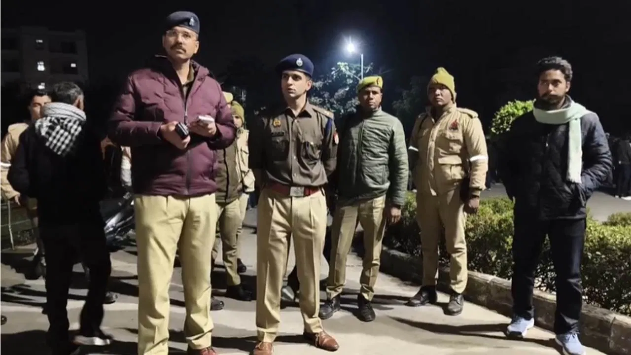जहां से की पढ़ाई, वहीं पाई नौकरी…पूर्व MLA के दामाद; कौन थे टीचर दानिश जिनकी AMU में हुई हत्या? जहां से की पढ़ाई, वहीं पाई नौकरी...पूर्व MLA के दामाद; कौन थे टीचर दानिश जिनकी AMU में हुई हत्या?