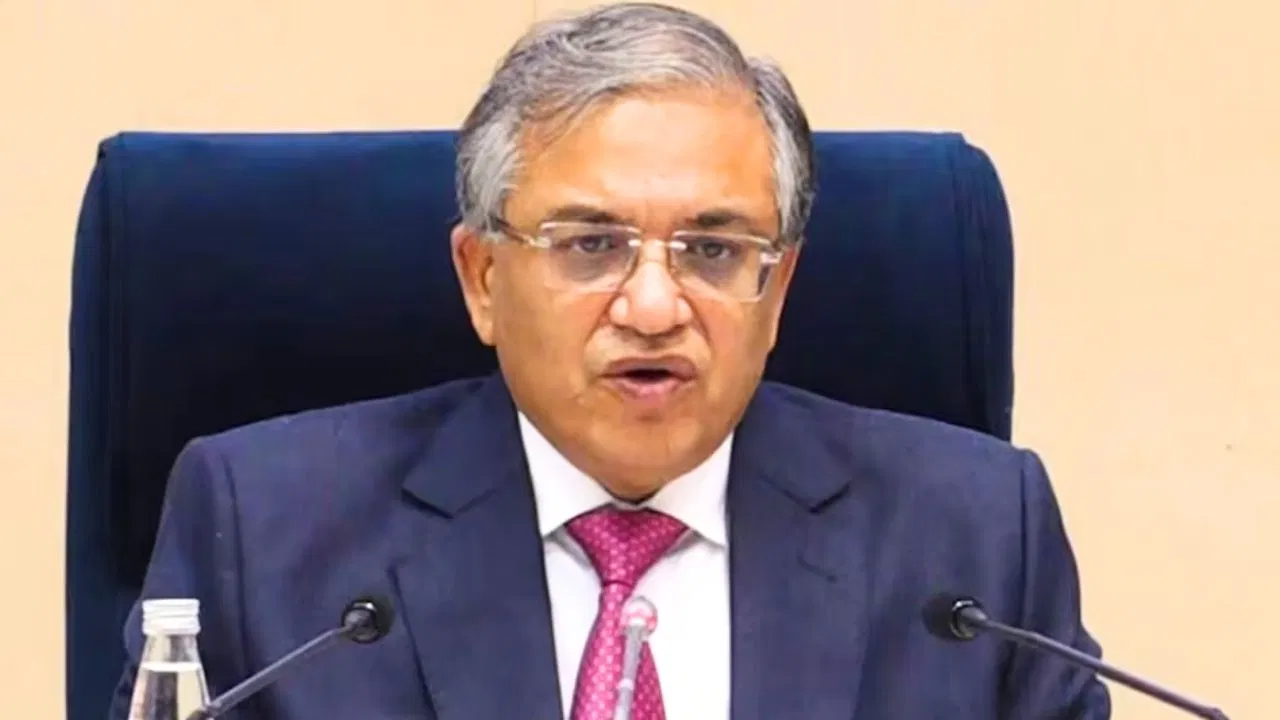 जो नागरिक नहीं है, वह मतदाता कैसे? SIR के बीच CEC ज्ञानेश कुमार का बड़ा बयान जो नागरिक नहीं है, वह मतदाता कैसे? SIR के बीच CEC ज्ञानेश कुमार का बड़ा बयान