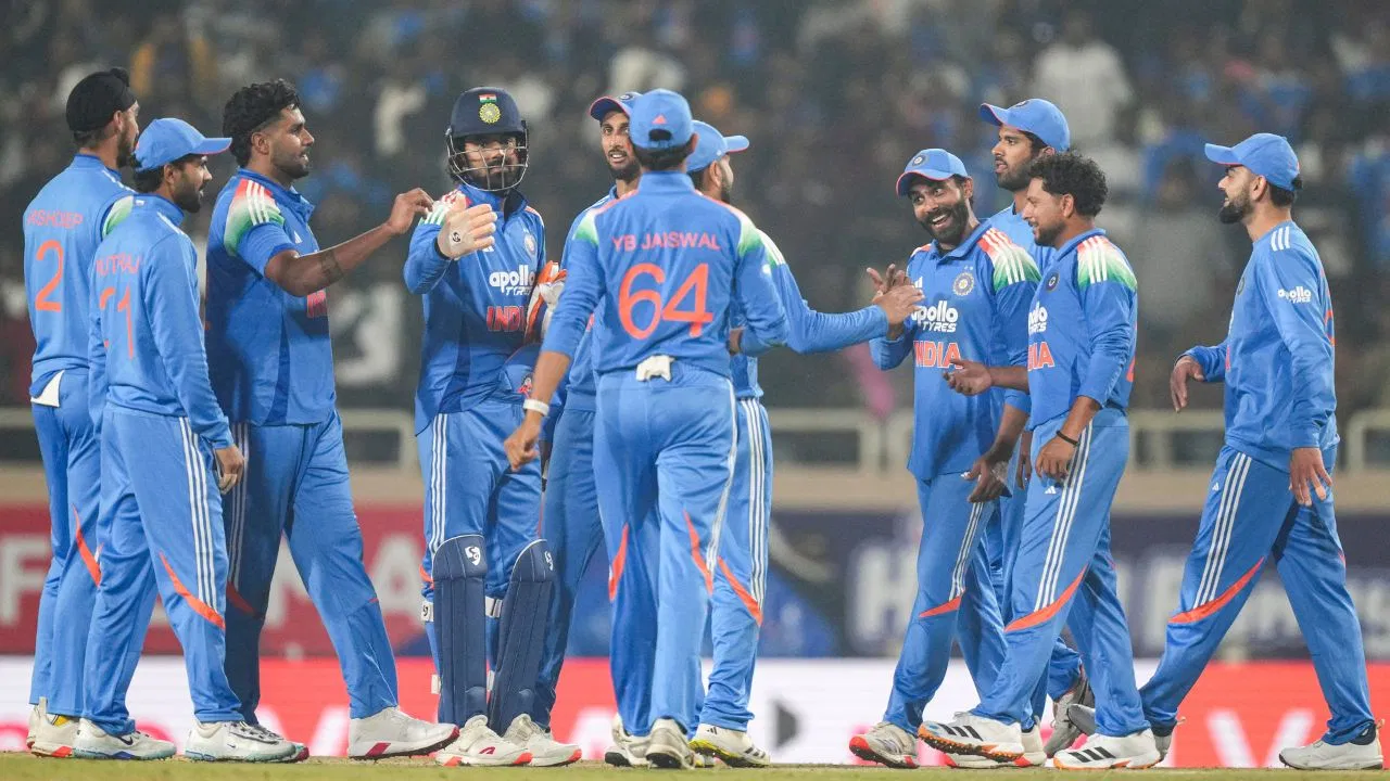 टीम इंडिया के गेंदबाजों का इतना बुरा हाल, वनडे इतिहास में पहली बार हुआ ऐसा, बना शर्मनाक रिकॉर्ड टीम इंडिया के गेंदबाजों का इतना बुरा हाल, वनडे इतिहास में पहली बार हुआ ऐसा, बना शर्मनाक रिकॉर्ड