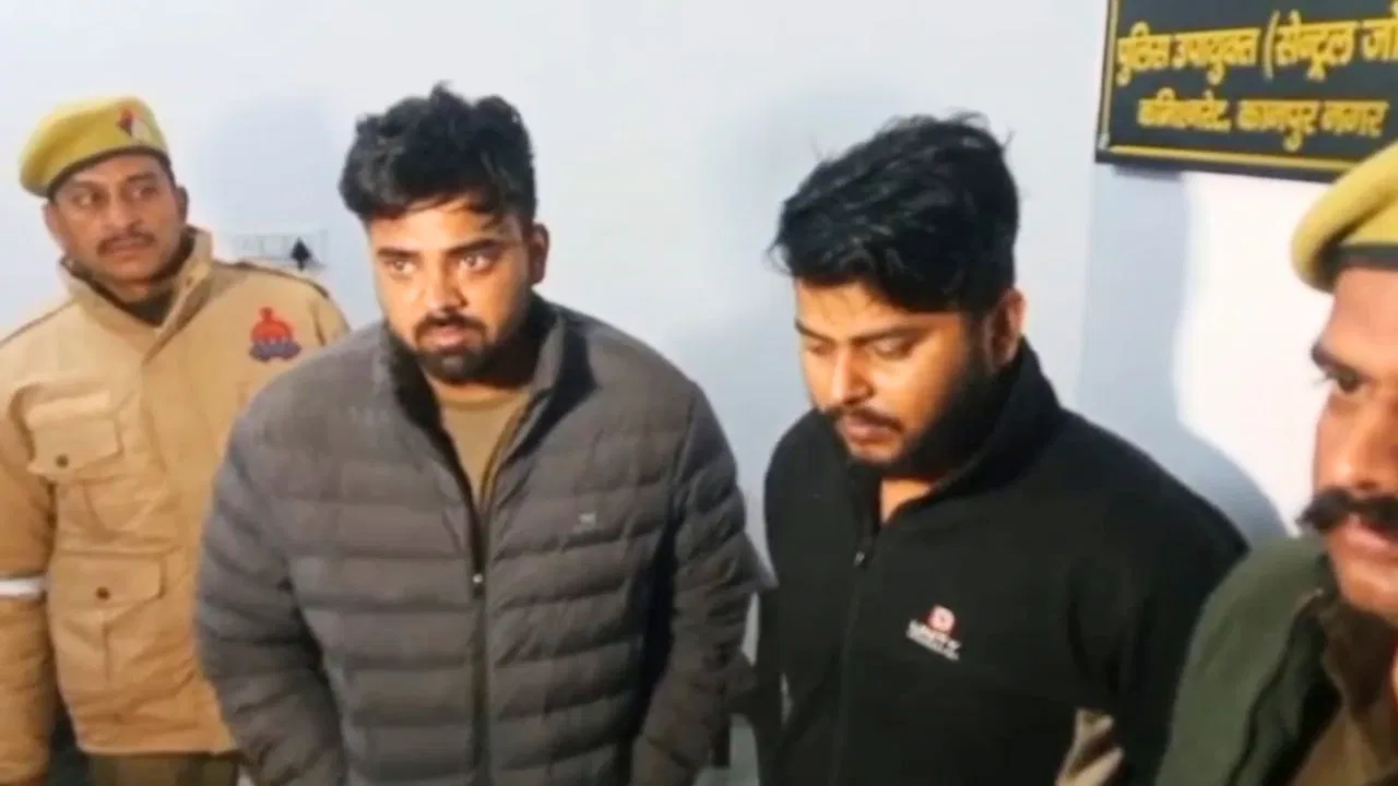 ठेके पर UPI पेमेंट और अरेस्ट हो गए 2 बीटेक छात्र… कानपुर में 3 पुलिसवालों को कार से रौंदा था ठेके पर UPI पेमेंट और अरेस्ट हो गए 2 बीटेक छात्र... कानपुर में 3 पुलिसवालों को कार से रौंदा था