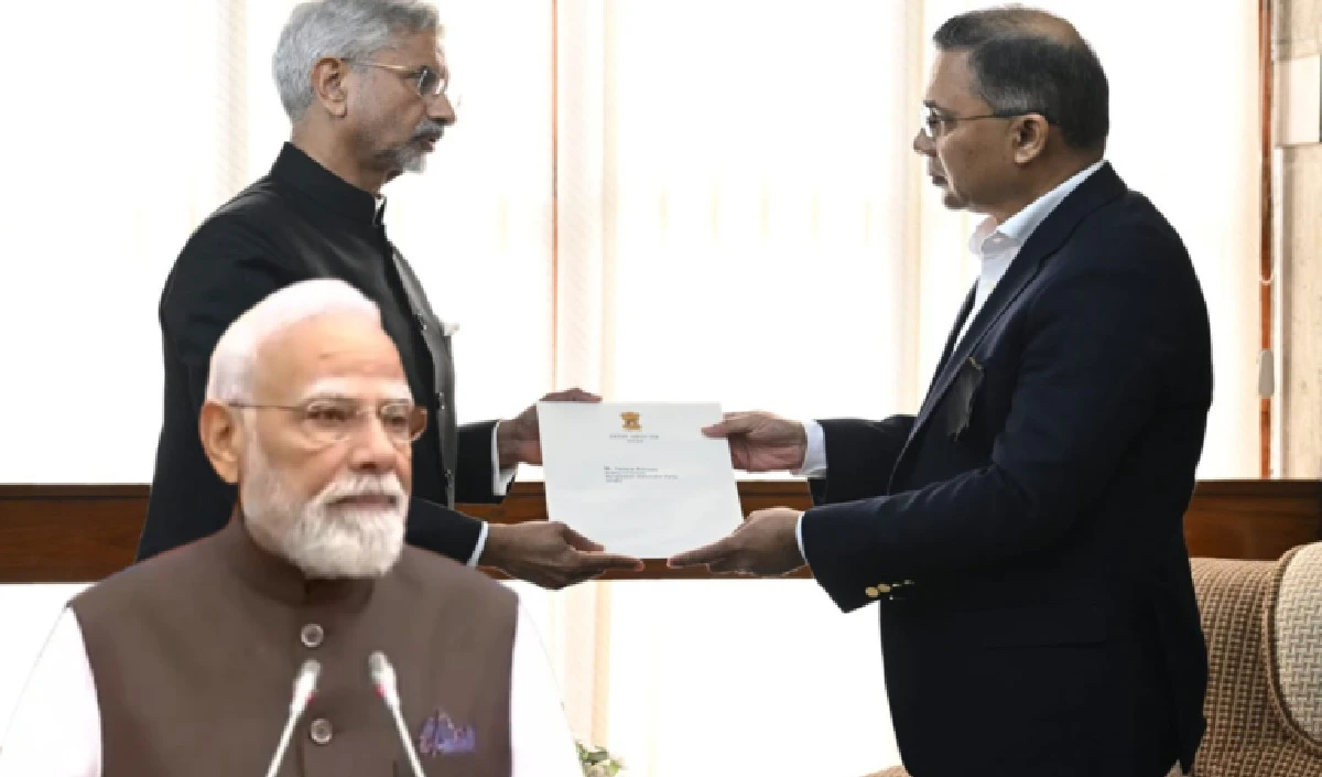 ढाका पहुंचे जयशंकर का गजब का धमाका, बांग्लादेश को हाथों-हाथ दिया मोदी का सीक्रेट संदेश! ढाका पहुंचे जयशंकर का गजब का धमाका, बांग्लादेश को हाथों-हाथ दिया मोदी का सीक्रेट संदेश!