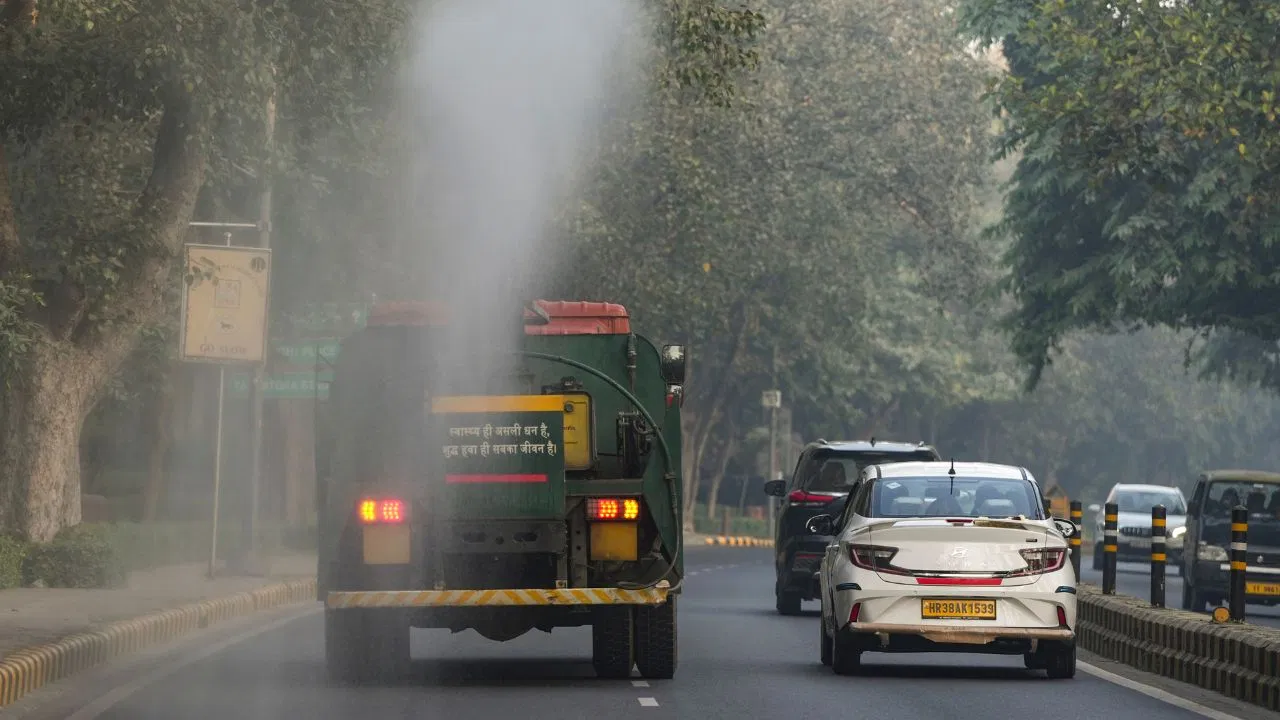 दिल्ली को पॉल्यूशन से कब मिलेगी राहत? 9 इलाकों की हवा अब भी ‘बहुत खराब’, कितना है AQI? दिल्ली को पॉल्यूशन से कब मिलेगी राहत? 9 इलाकों की हवा अब भी 'बहुत खराब', कितना है AQI?