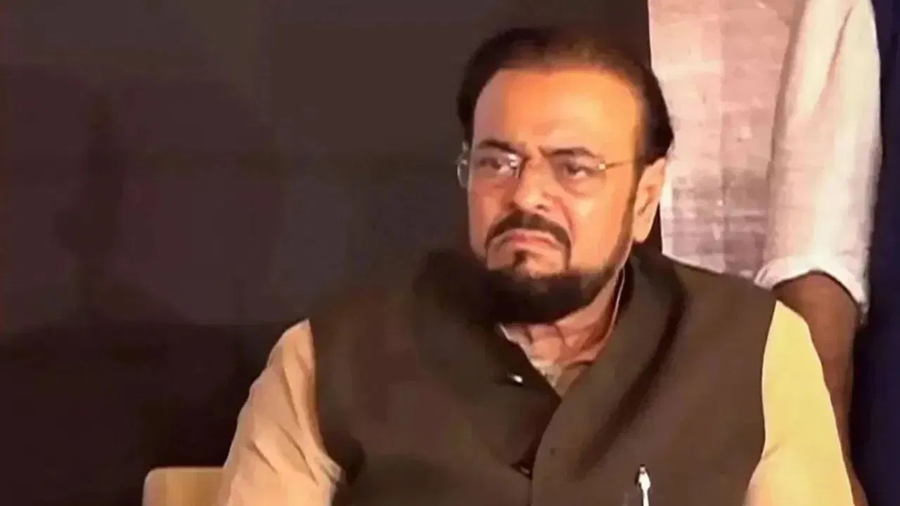 नीतीश कुमार के हिजाब विवाद पर अबू आजमी ने जताई नाराजगी, बोले- देश में मुसलमान होना गुनाह नीतीश कुमार के हिजाब विवाद पर अबू आजमी ने जताई नाराजगी, बोले- देश में मुसलमान होना गुनाह