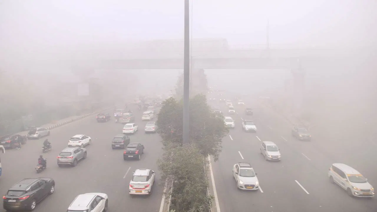 नोएडा में एक्सप्रेस-वे पर गाड़ियों की रफ्तार पर लगेगी लगाम, जानें कहां कितनी तय हुई स्पीड लिमिट नोएडा में एक्सप्रेस-वे पर गाड़ियों की रफ्तार पर लगेगी लगाम, जानें कहां कितनी तय हुई स्पीड लिमिट