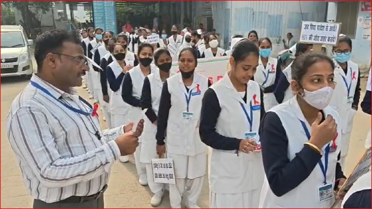 ‘पति आवारा है तो कंडोम ही सहारा है…’, समस्तीपुर में नर्सिंग की छात्राओं ने लगाए ऐसे नारे, मच गया बवाल 'पति आवारा है तो कंडोम ही सहारा है...', समस्तीपुर में नर्सिंग की छात्राओं ने लगाए ऐसे नारे, मच गया बवाल