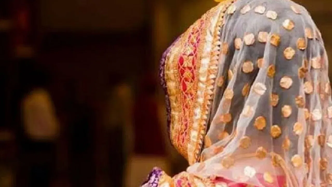 ‘पति ने नस सूखने वाला इंजेक्शन लगाया, ननद ने मुझे…’, गोरखपुर में विवाहिता ने सुनाई जुल्म की कहानी, FIR दर्ज 'पति ने नस सूखने वाला इंजेक्शन लगाया, ननद ने मुझे...', गोरखपुर में विवाहिता ने सुनाई जुल्म की कहानी, FIR दर्ज