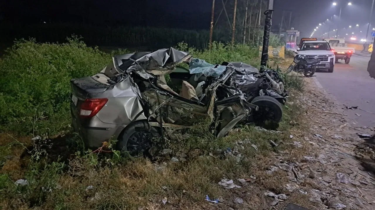 पार्टी करके लौट रहे थे, तभी ट्रक से टकरा गई कार; 4 डॉक्टरों की मौत… अमरोहा हादसे की कहानी पार्टी करके लौट रहे थे, तभी ट्रक से टकरा गई कार; 4 डॉक्टरों की मौत... अमरोहा हादसे की कहानी