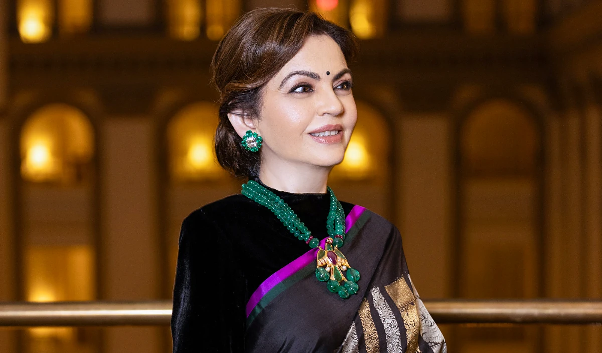बनारसी साड़ी और 100 साल पुरानी ज्वैलरी में नीता अंबानी का रॉयल अंदाज़, भारतीय कारीगरों का किया सम्मान बनारसी साड़ी और 100 साल पुरानी ज्वैलरी में नीता अंबानी का रॉयल अंदाज़, भारतीय कारीगरों का किया सम्मान