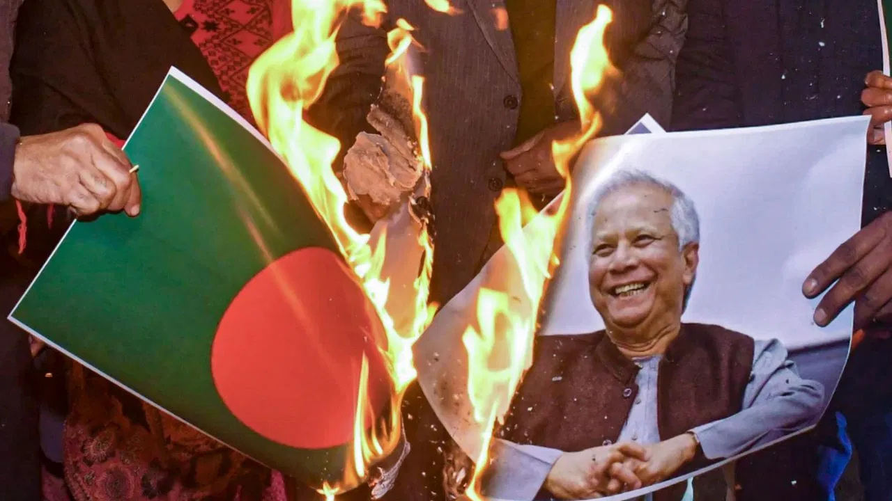 बांग्लादेश में बवाल, सरकार को अल्टिमेटम… क्या सत्ता से बेदखल होंगे मोहम्मद यूनुस, जानें Inside Story बांग्लादेश में बवाल, सरकार को अल्टिमेटम... क्या सत्ता से बेदखल होंगे मोहम्मद यूनुस, जानें Inside Story