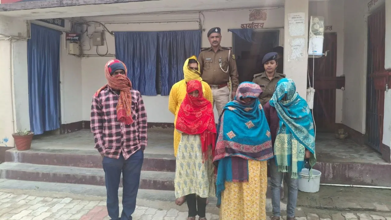 बिहार: गुस्से में घर छोड़ा, स्टेशन पर मिली दलाल, 10 हजार में सौदा…दो बहनें कैसे फंसीं देह व्यापार के दलदल में? बिहार: गुस्से में घर छोड़ा, स्टेशन पर मिली दलाल, 10 हजार में सौदा...दो बहनें कैसे फंसीं देह व्यापार के दलदल में?