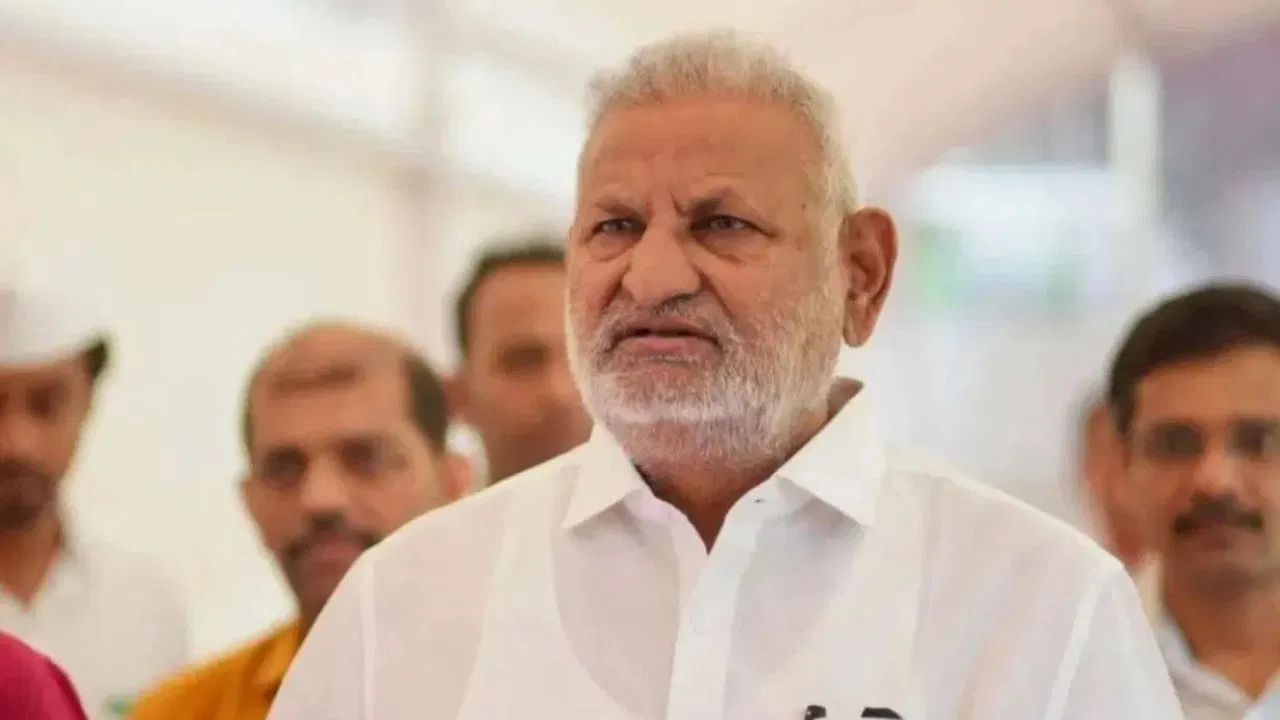 महाराष्ट्र: माणिकराव कोकाटे को मिली बड़ी राहत, बॉम्बे हाई कोर्ट ने दी जमानत, जारी हुआ था गिरफ्तारी वारंट महाराष्ट्र: माणिकराव कोकाटे को मिली बड़ी राहत, बॉम्बे हाई कोर्ट ने दी जमानत, जारी हुआ था गिरफ्तारी वारंट