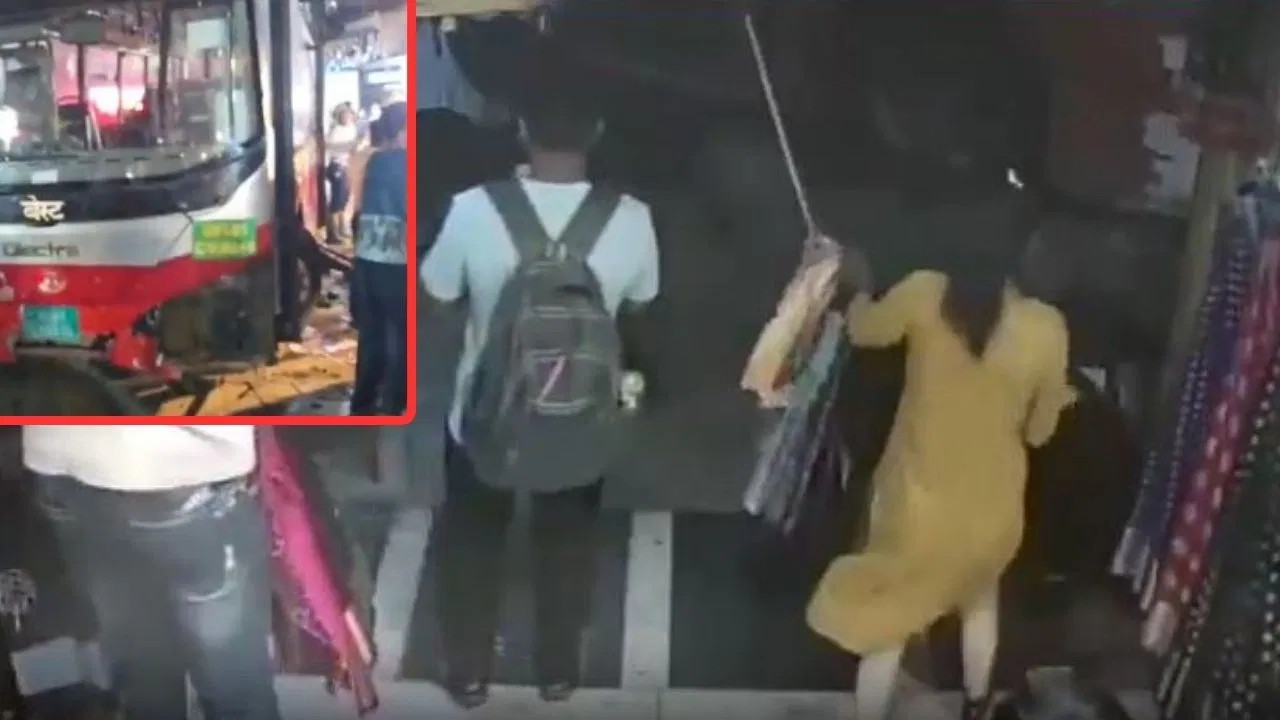 मुंबई बस हादसे का Video आया सामने… भांडुप में कैसे सड़क पर खड़े लोगों पर चढ़ गई गाड़ी, जान बचाने के लिए दुकान में घुसते दिखे लोग मुंबई बस हादसे का Video आया सामने... भांडुप में कैसे सड़क पर खड़े लोगों पर चढ़ गई गाड़ी, जान बचाने के लिए दुकान में घुसते दिखे लोग
