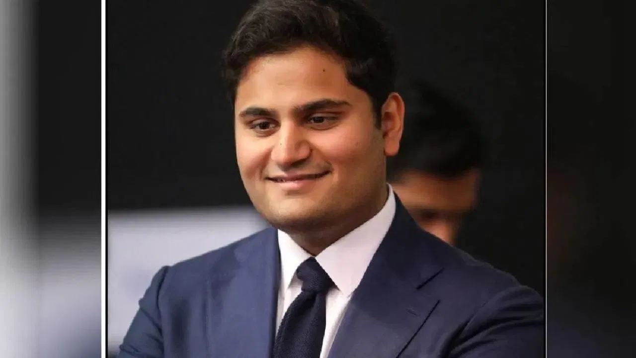 मुबंई के जरिए अडानी बदलेंगे एविएशन सेक्टर की तस्वीर, बेटे जीत अडानी ने बताया पूरा प्लान मुबंई के जरिए अडानी बदलेंगे एविएशन सेक्टर की तस्वीर, बेटे जीत अडानी ने बताया पूरा प्लान