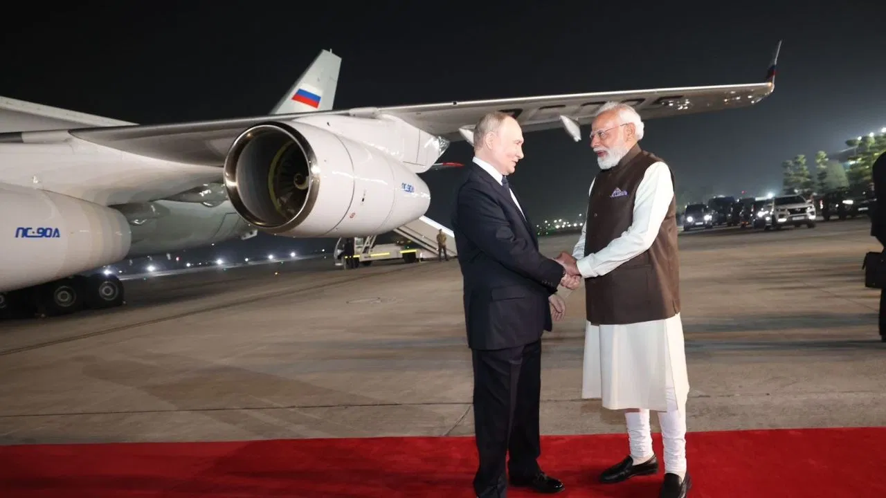 मैं अपने दोस्त पुतिन का स्वागत करके खुश हूं… पीएम मोदी ने शेयर की रूसी राष्ट्रपति के साथ तस्वीरें मैं अपने दोस्त पुतिन का स्वागत करके खुश हूं... पीएम मोदी ने शेयर की रूसी राष्ट्रपति के साथ तस्वीरें