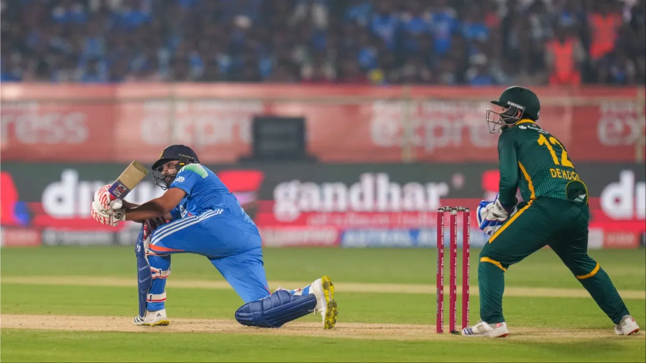 रोहित शर्मा ने सचिन- विराट को छोड़ा पीछे, साउथ अफ्रीका के खिलाफ तीसरे वनडे में किए 4 बड़े कारनामे रोहित शर्मा ने सचिन- विराट को छोड़ा पीछे, साउथ अफ्रीका के खिलाफ तीसरे वनडे में किए 4 बड़े कारनामे