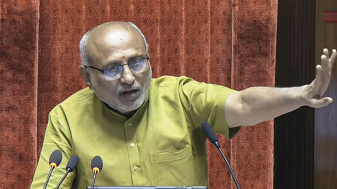 लक्ष्मण रेखा का हो पालन… पहले दिन ही राज्यसभा में राधाकृष्णन ने दिखा दिए तेवर लक्ष्मण रेखा का हो पालन... पहले दिन ही राज्यसभा में राधाकृष्णन ने दिखा दिए तेवर