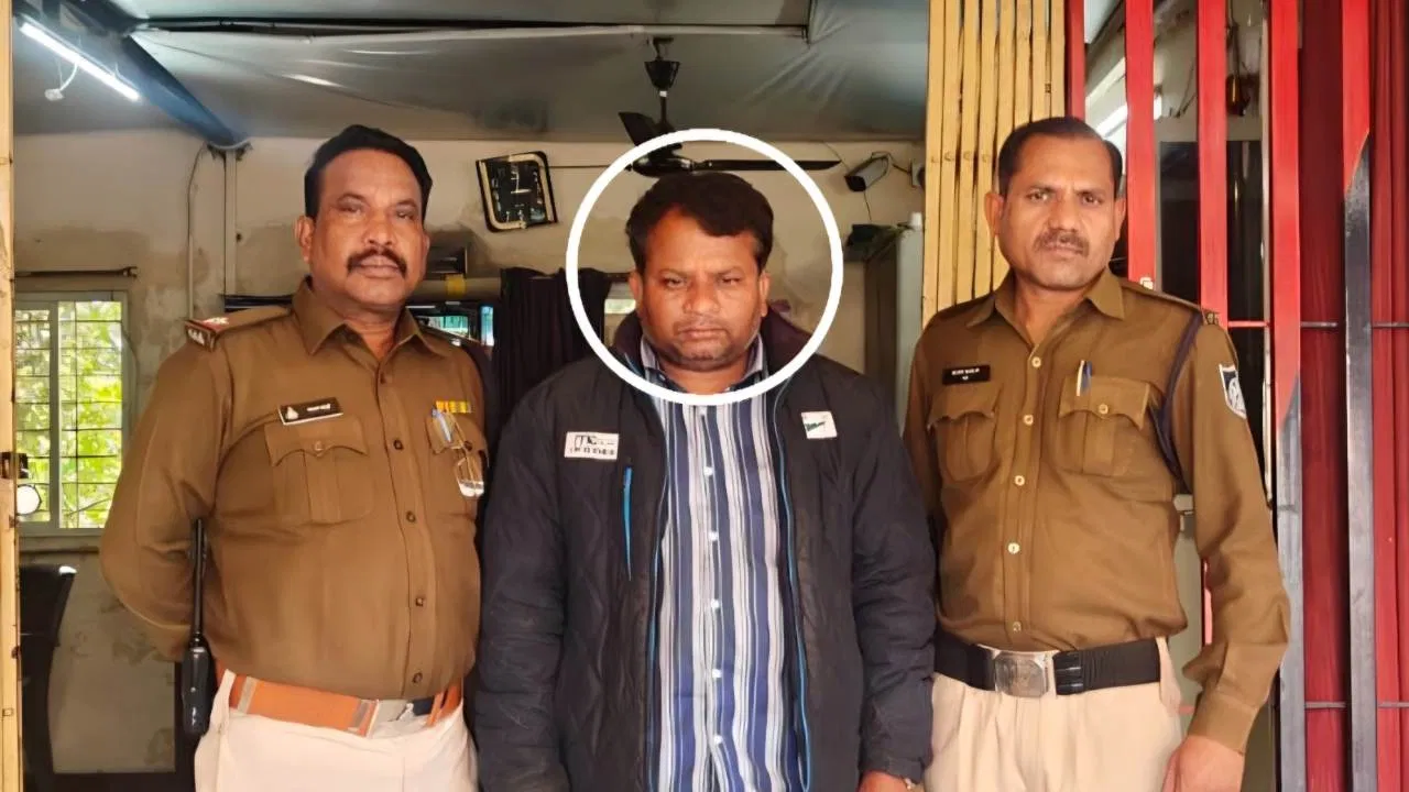 लोन की किश्त के नाम पर पैसे वसूल करके भागा था… खंडवा में तीन साल बाद पड़का गया फ्रॉड बैंक मैनेजर लोन की किश्त के नाम पर पैसे वसूल करके भागा था... खंडवा में तीन साल बाद पड़का गया फ्रॉड बैंक मैनेजर