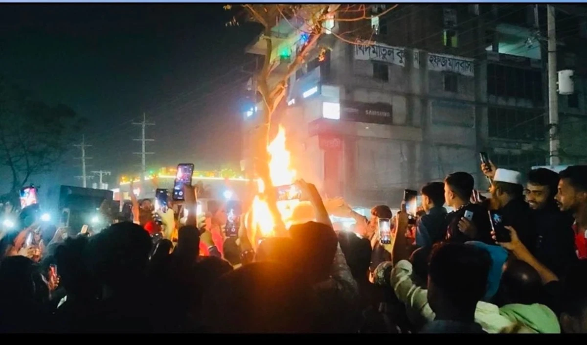 वहशी भीड़ का तांडव, हिंदू युवक की सरेआम लिंचिंग, अब 7 हुए गिरफ्तार वहशी भीड़ का तांडव, हिंदू युवक की सरेआम लिंचिंग, अब 7 हुए गिरफ्तार