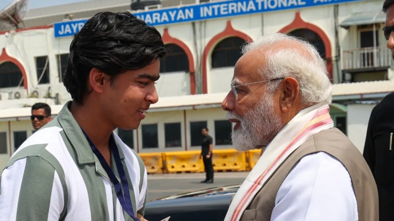 वैभव सूर्यवंशी ने 36 गेंदों में लगाई सेंचुरी तो पीएम मोदी ने कह दी ये बात, देखें Video वैभव सूर्यवंशी ने 36 गेंदों में लगाई सेंचुरी तो पीएम मोदी ने कह दी ये बात, देखें Video