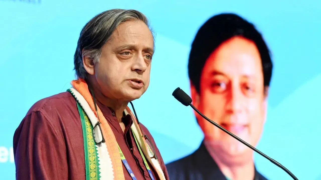 शशि थरूर ने कहा-मैं नहीं लूंगा सावरकर सम्मान, मुझसे पूछा नहीं गया, HRDS का दावा-हमने बताया था शशि थरूर ने कहा-मैं नहीं लूंगा सावरकर सम्मान, मुझसे पूछा नहीं गया, HRDS का दावा-हमने बताया था