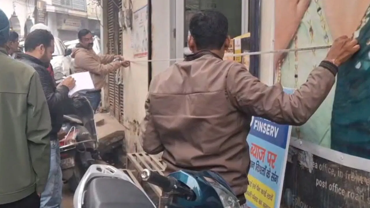 संभल में कब्रिस्तान में बन गए 22 घर-दुकान, 8 बीघा जमीन पर कब्जा, प्रशासन ने कराई नाप; अब चलेगा बुलडोजर! संभल में कब्रिस्तान में बन गए 22 घर-दुकान, 8 बीघा जमीन पर कब्जा, प्रशासन ने कराई नाप; अब चलेगा बुलडोजर!