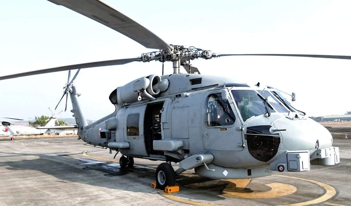 समुंदर की गहराई में अब दुश्मन की खैर नहीं, नेवी में शामिल हुआ MH-60R रोमियो समुंदर की गहराई में अब दुश्मन की खैर नहीं, नेवी में शामिल हुआ MH-60R रोमियो