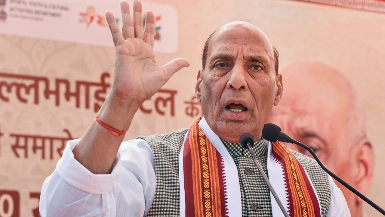 सरकारी पैसे से अयोध्या में बाबरी मस्जिद बनवाना चाहते थे नेहरू, पटेल ने रोका… राजनाथ सिंह ने क्या-क्या कहा? सरकारी पैसे से अयोध्या में बाबरी मस्जिद बनवाना चाहते थे नेहरू, पटेल ने रोका... राजनाथ सिंह ने क्या-क्या कहा?