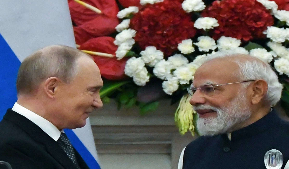 सामने बैठे थे मोदी, तभी सस्ते तेल पर ऐसा क्या बोल गए पुतिन? ट्रंप के पैरों के नीचे से खिसक जाएगी जमीन सामने बैठे थे मोदी, तभी सस्ते तेल पर ऐसा क्या बोल गए पुतिन? ट्रंप के पैरों के नीचे से खिसक जाएगी जमीन