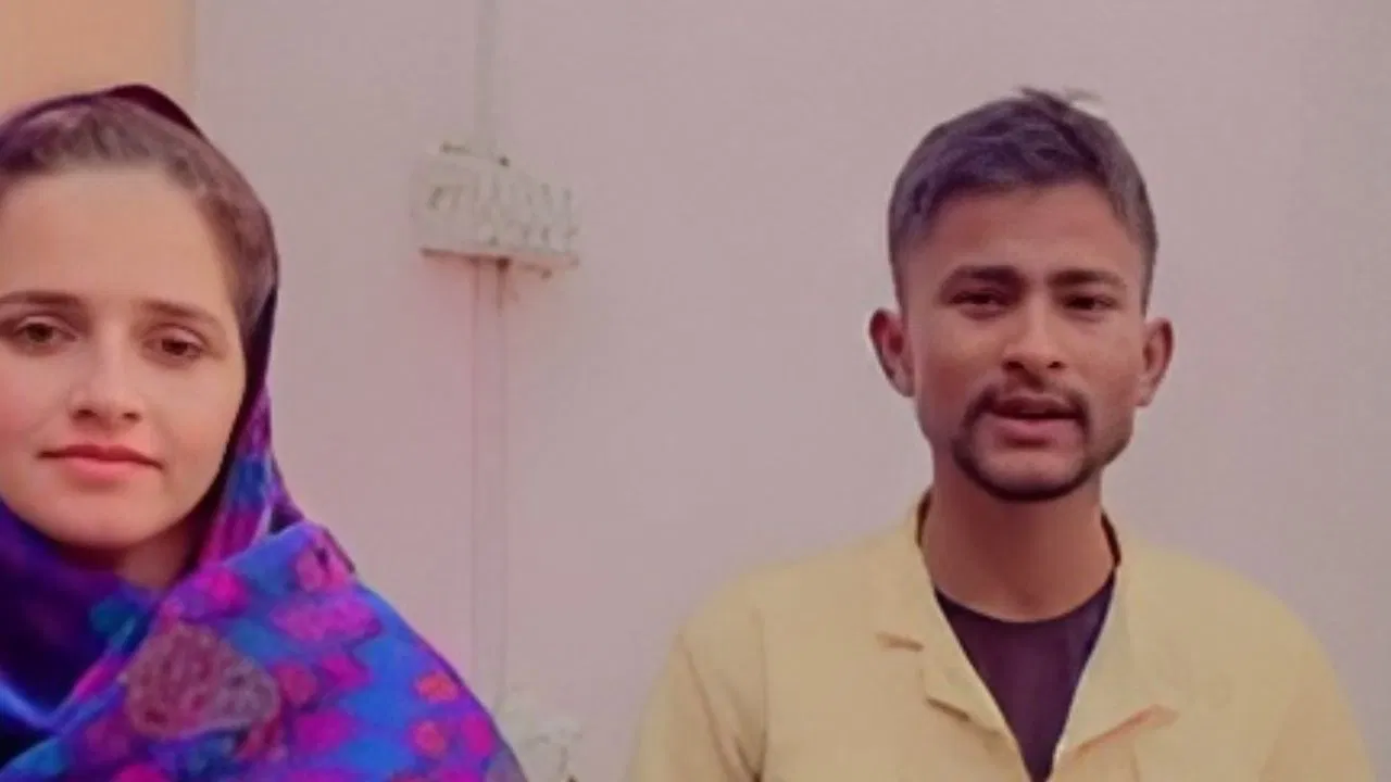 सीमा हैदर के नोएडा वाले घर पहुंची थी BLO की टीम, किस-किसने भरा SIR फॉर्म? सीमा हैदर के नोएडा वाले घर पहुंची थी BLO की टीम, किस-किसने भरा SIR फॉर्म?