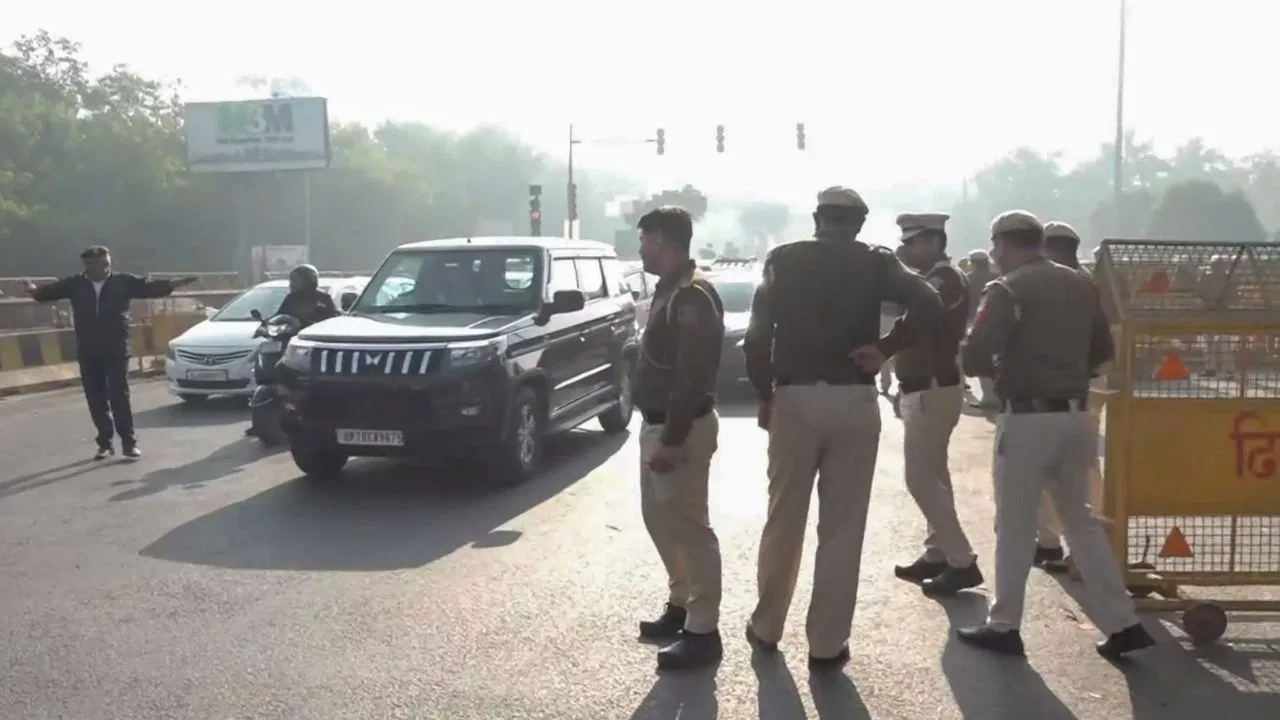 सेक्टर-18 मार्केट में वाहनों की नो एंट्री, कई रास्ते रहेंगे बंद…न्यू ईयर को लेकर नोएडा पुलिस ने जारी की एडवाइजरी सेक्टर-18 मार्केट में वाहनों की नो एंट्री, कई रास्ते रहेंगे बंद...न्यू ईयर को लेकर नोएडा पुलिस ने जारी की एडवाइजरी