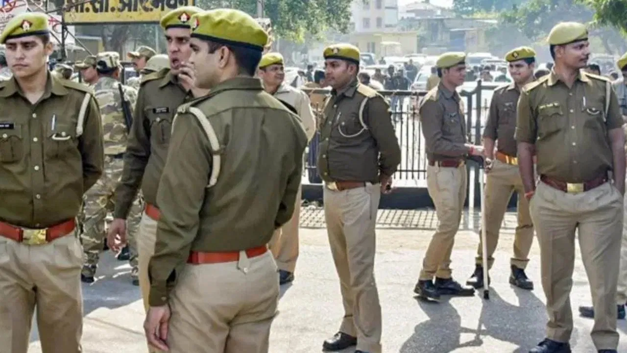 सौतेले पिता ने किया 13 साल की बेटी से रेप, मां ने दर्ज कराई FIR… अब सलाखों के पीछे आरोपी सौतेले पिता ने किया 13 साल की बेटी से रेप, मां ने दर्ज कराई FIR... अब सलाखों के पीछे आरोपी