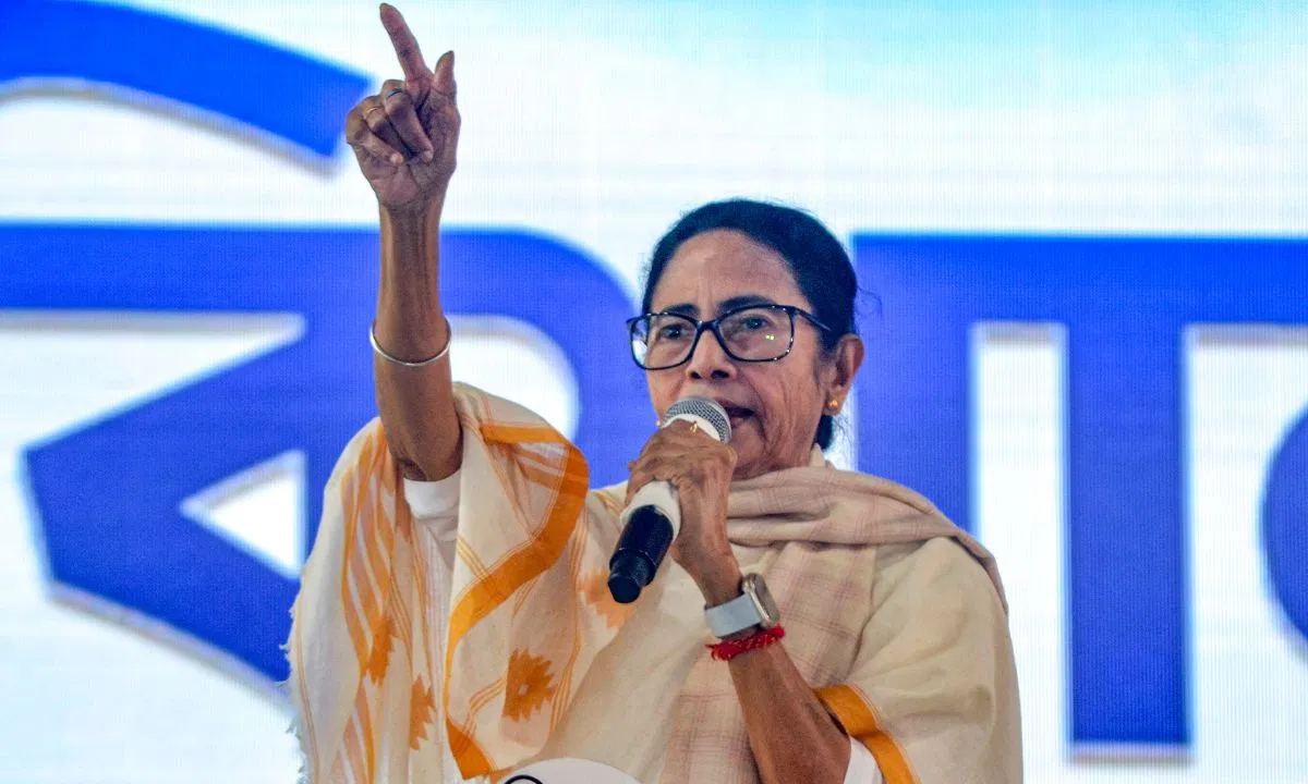 हक के लिए लड़े महिलाएं, SIR वाले आएं तो किचेन के सामान के साथ तैयार रहें … ममता का बड़ा बयान हक के लिए लड़े महिलाएं, SIR वाले आएं तो किचेन के सामान के साथ तैयार रहें ... ममता का बड़ा बयान