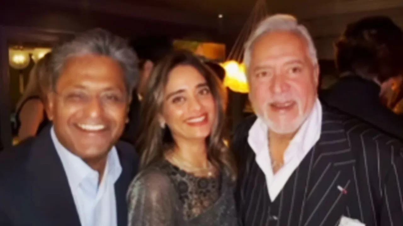 ‘हम भारत के दो भगोड़े…’ लंदन में ललित मोदी के VIDEO पर भारत में सियासी हंगामा 'हम भारत के दो भगोड़े...' लंदन में ललित मोदी के VIDEO पर भारत में सियासी हंगामा