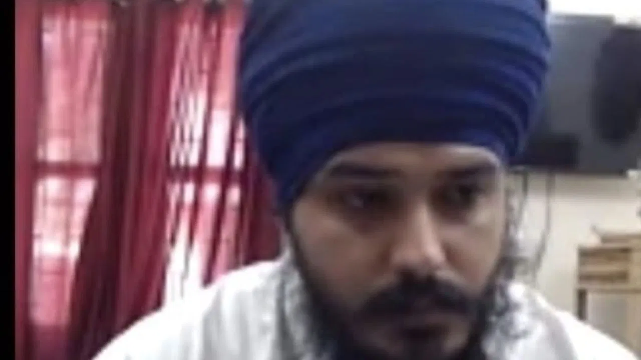 हाई कोर्ट में वर्चुअली पेश हुए सांसद अमृतपाल, संसद सत्र में भाग लेने के लिए मांगी पैरोल, दी ये दलील हाई कोर्ट में वर्चुअली पेश हुए सांसद अमृतपाल, संसद सत्र में भाग लेने के लिए मांगी पैरोल, दी ये दलील