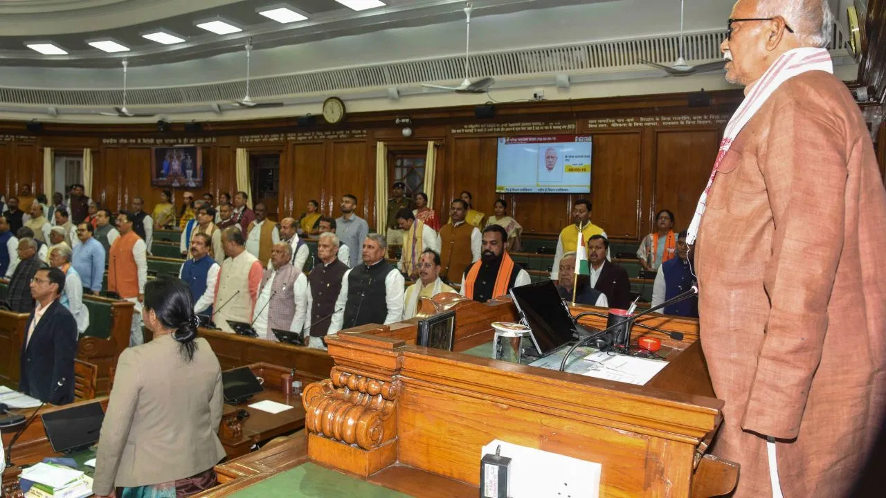 हिंदी, मैथिली, उर्दू, संस्कृत और इंग्लिश… बिहार विधानसभा में दिखा भाषाओं का संगम, 235 विधायकों ने ली शपथ हिंदी, मैथिली, उर्दू, संस्कृत और इंग्लिश... बिहार विधानसभा में दिखा भाषाओं का संगम, 235 विधायकों ने ली शपथ