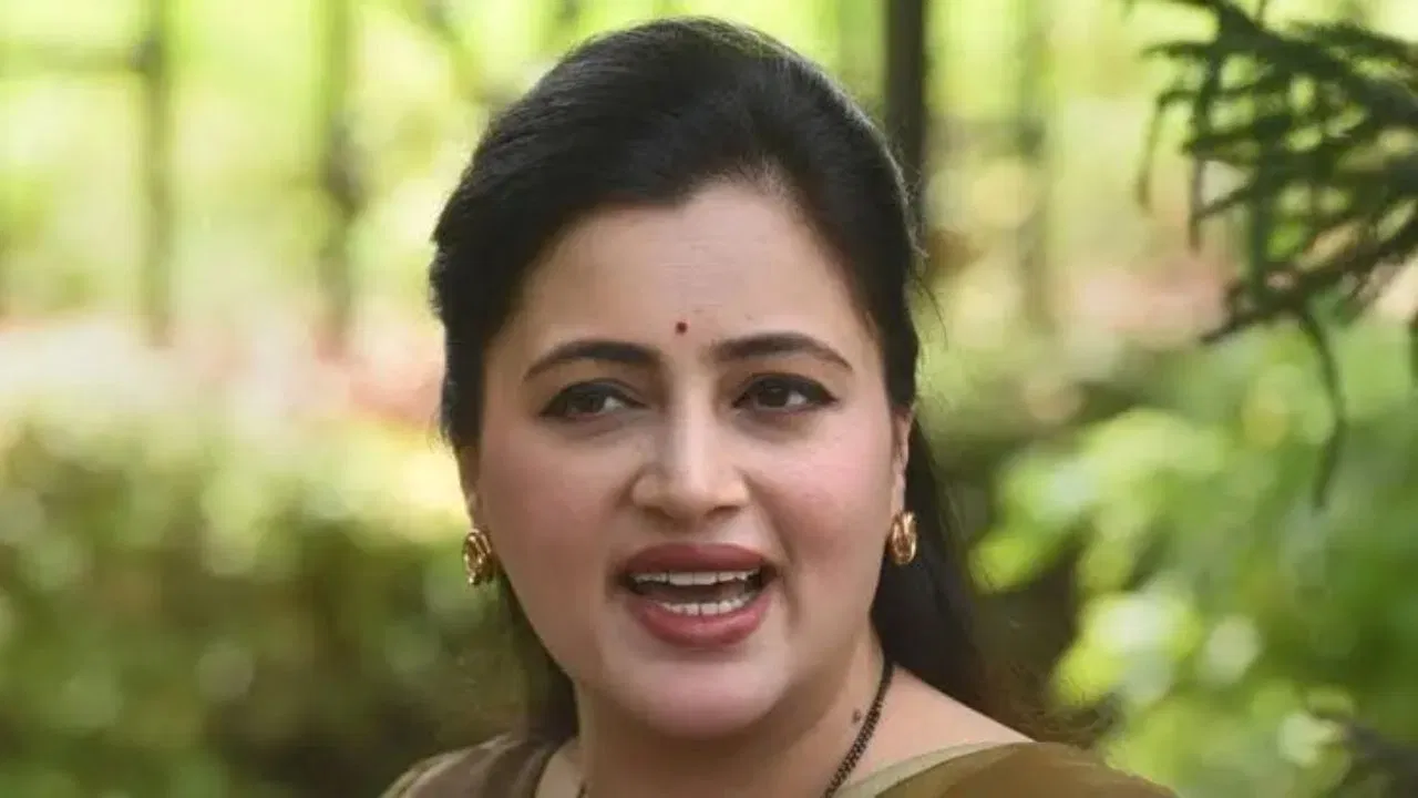 हिंदुओं से ज्यादा बच्चे पैदा करने की अपील करने वाली नेता नवनीत राणा के अपने कितने बच्चे? हिंदुओं से ज्यादा बच्चे पैदा करने की अपील करने वाली नेता नवनीत राणा के अपने कितने बच्चे?
