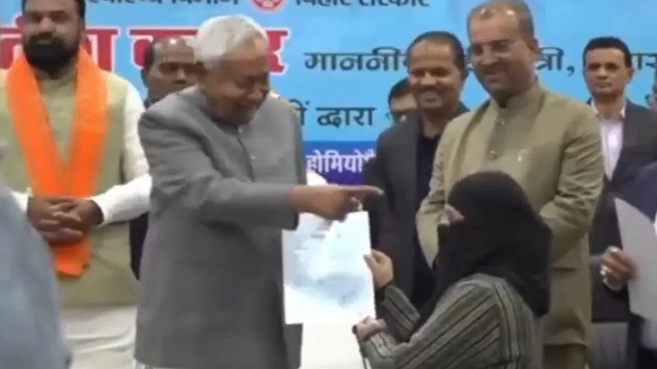 हिजाब विवाद: कल नौकरी जॉइन करेंगी डॉक्टर नुसरत परवीन, क्लासमेट ने किया दावा हिजाब विवाद: कल नौकरी जॉइन करेंगी डॉक्टर नुसरत परवीन, क्लासमेट ने किया दावा