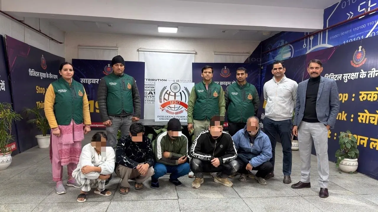 100 करोड़ की ठगी… चीन-पाकिस्तान तक फैला नेटवर्क, दिल्ली में इंटरनेशनल साइबर गैंग का पर्दाफाश 100 करोड़ की ठगी... चीन-पाकिस्तान तक फैला नेटवर्क, दिल्ली में इंटरनेशनल साइबर गैंग का पर्दाफाश