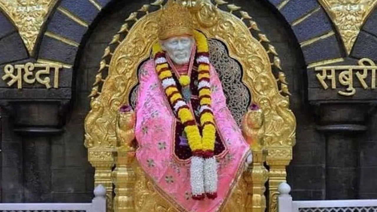 22 करोड़ कैश, सोना-चांदी और हीरे… नए साल पर शिरडी साईं बाबा मंदिर में भक्तों ने दिल खोलकर चढ़ाया चढ़ावा 22 करोड़ कैश, सोना-चांदी और हीरे... नए साल पर शिरडी साईं बाबा मंदिर में भक्तों ने दिल खोलकर चढ़ाया चढ़ावा