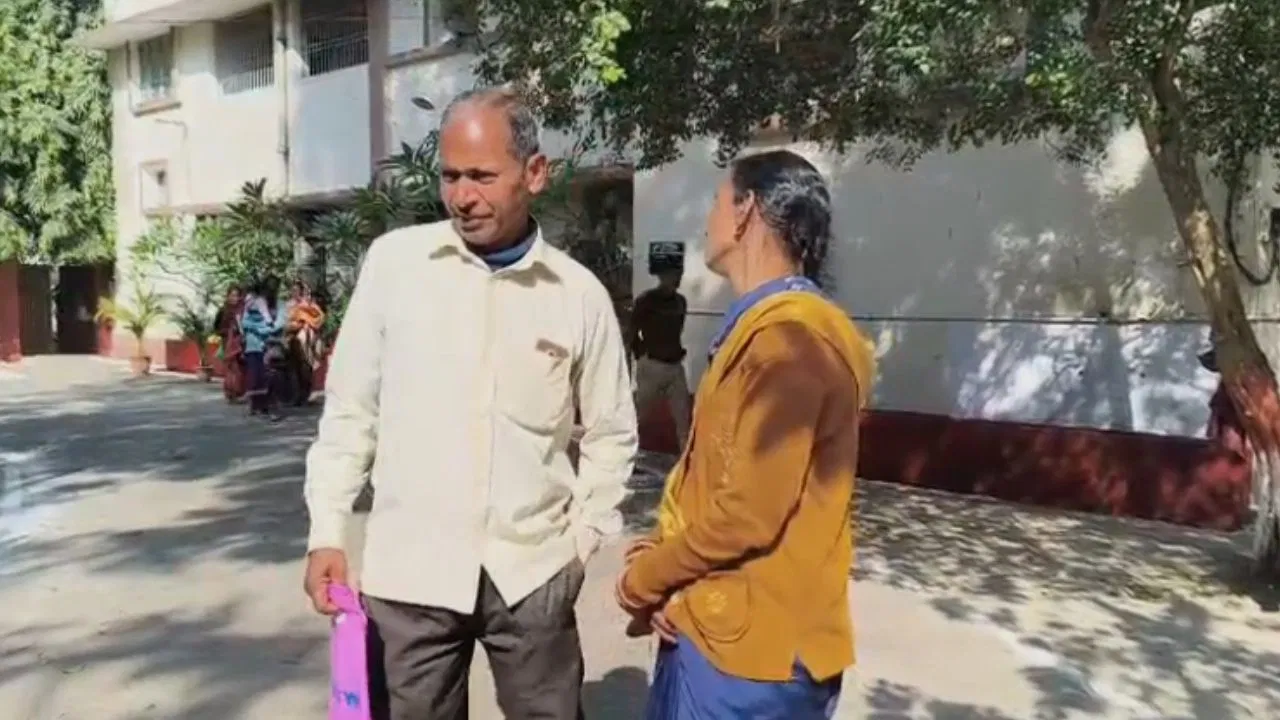 23 दिन से लापता दो लड़कियां, भागलपुर पुलिस नहीं लगा पाई अभी तक पता… पिता का छलका दर्द 23 दिन से लापता दो लड़कियां, भागलपुर पुलिस नहीं लगा पाई अभी तक पता... पिता का छलका दर्द