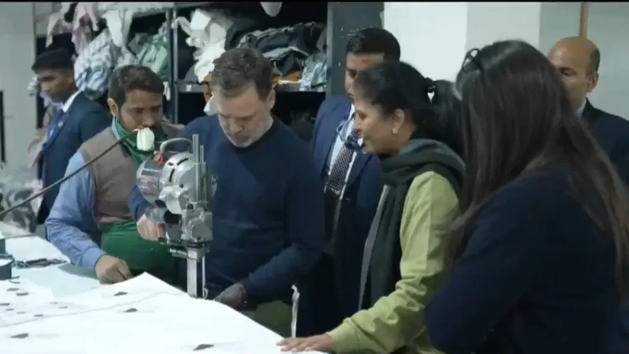 4.5 करोड़ नौकरियां, लाखों व्यवसाय खतरे में… ट्रंप टैरिफ को लेकर राहुल ने केंद्र पर बोला हमला 4.5 करोड़ नौकरियां, लाखों व्यवसाय खतरे में... ट्रंप टैरिफ को लेकर राहुल ने केंद्र पर बोला हमला