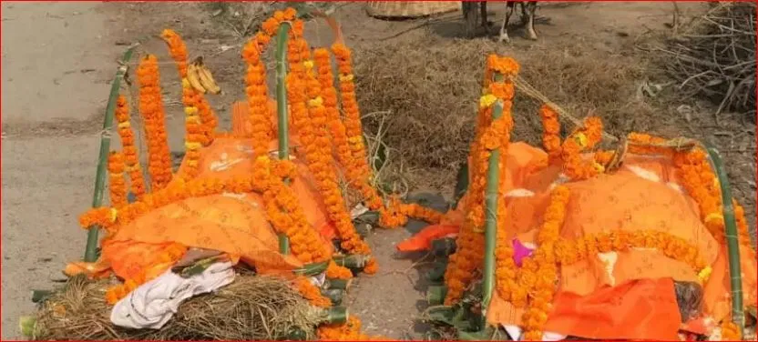90 साल के पति की अर्थी देख अचानक चीखने लगी पत्नी, चले गए प्राण… एक साथ हुआ अंतिम संस्कार, फूट-फूट कर रोए गांव वाले 90 साल के पति की अर्थी देख अचानक चीखने लगी पत्नी, चले गए प्राण... एक साथ हुआ अंतिम संस्कार, फूट-फूट कर रोए गांव वाले